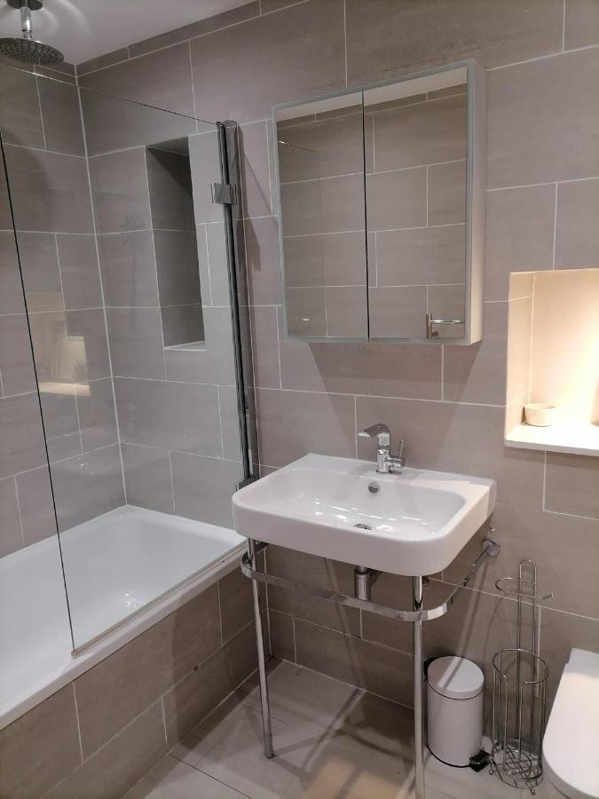 لندن Garden Rooms 20 Min Walk From Camden Town & Kings Cross St Pancras المظهر الخارجي الصورة